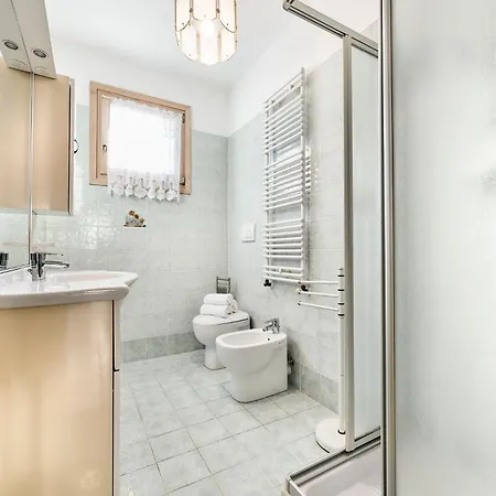 Flowers House - Host Solution * Lido di Jesolo