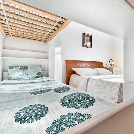 Flowers House - Host Solution