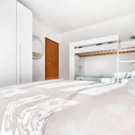 Flowers House - Host Solution