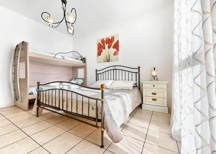 Apartment Flowers House - Host Solution